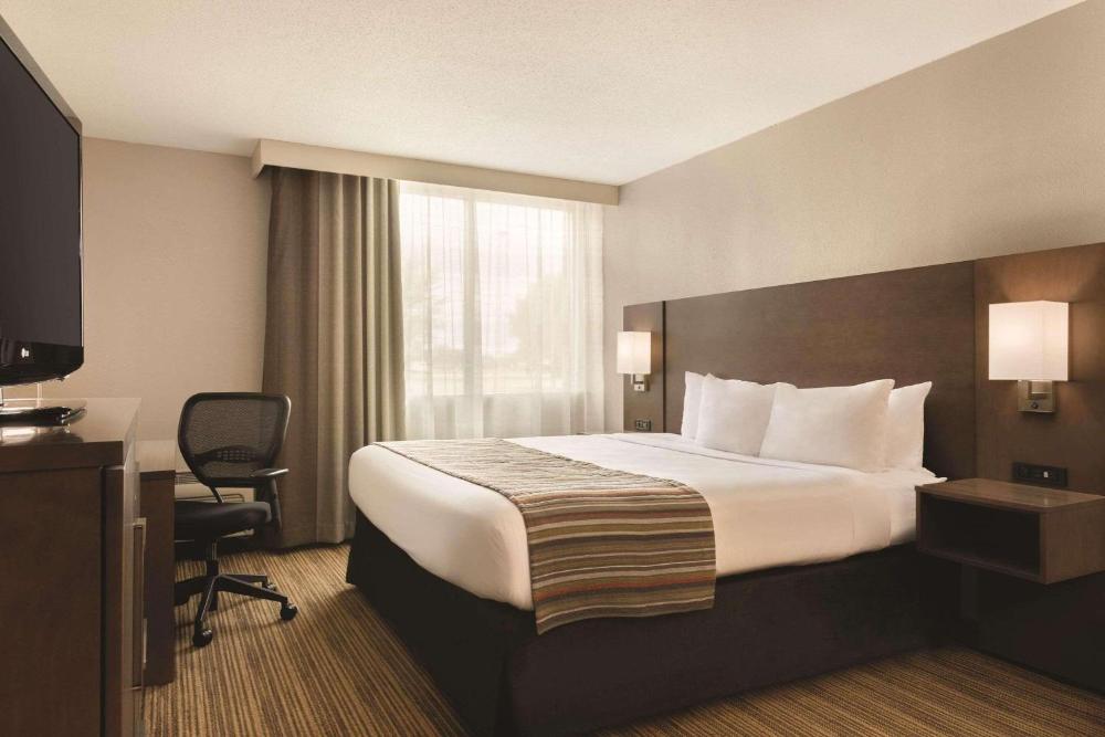 Standard Queen Room interior